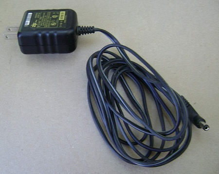 ZIP Drive AP05F-UV AC ADAPTER 5VDC 1A Used -(+)- 2.4 x 5.4 x 10