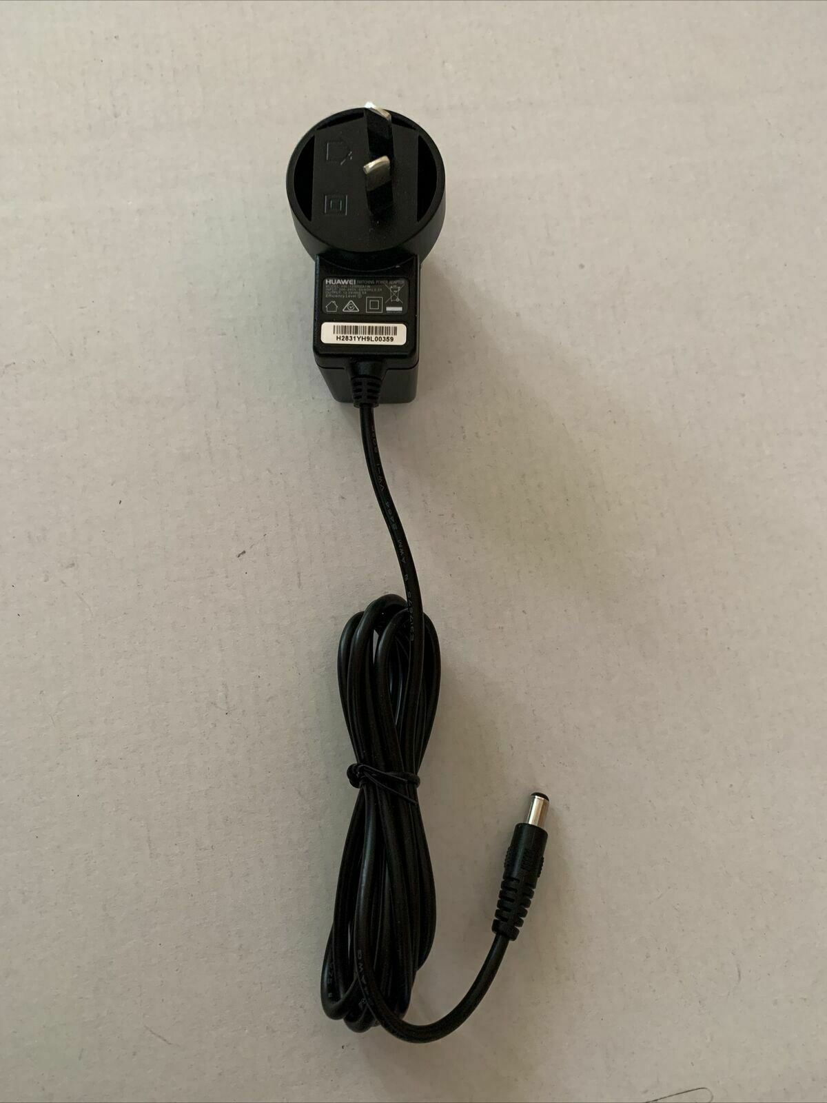 Huawei HW-120050A1W Switching Power Adapter 12v 5a Connection Split/Duplication: 1:2 Type: Adapter Features: Po