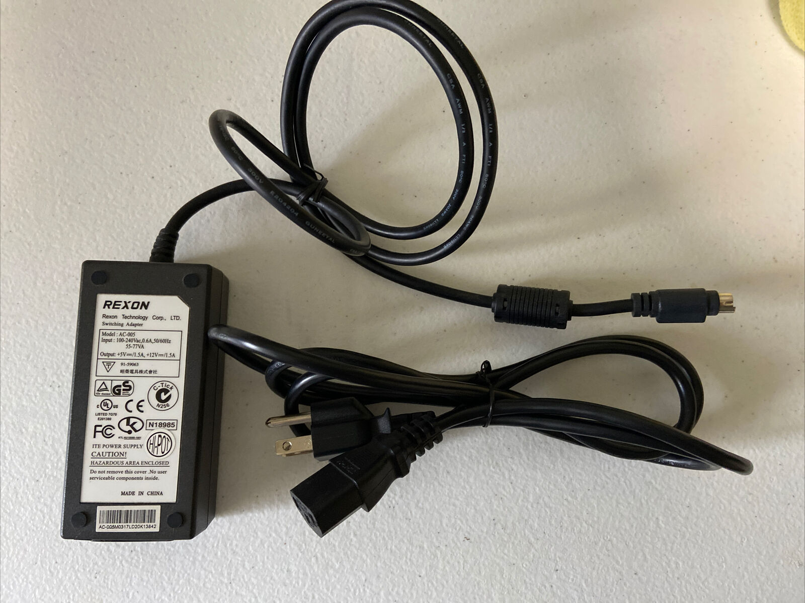 Rexon AC-005 Switching Adapter Output 5V 12V 1.5A Power Supply Transformer A6 Connection Split/Duplication: 1:2 Type: