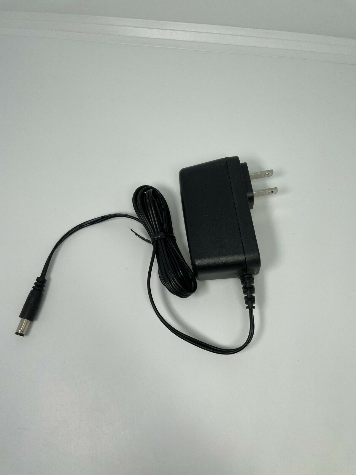 Netbit AC Adaptor Power Supply Model NBS12E120100VU Output 12V 1.0A Connection Split/Duplication: 1:2 Type: Adapter