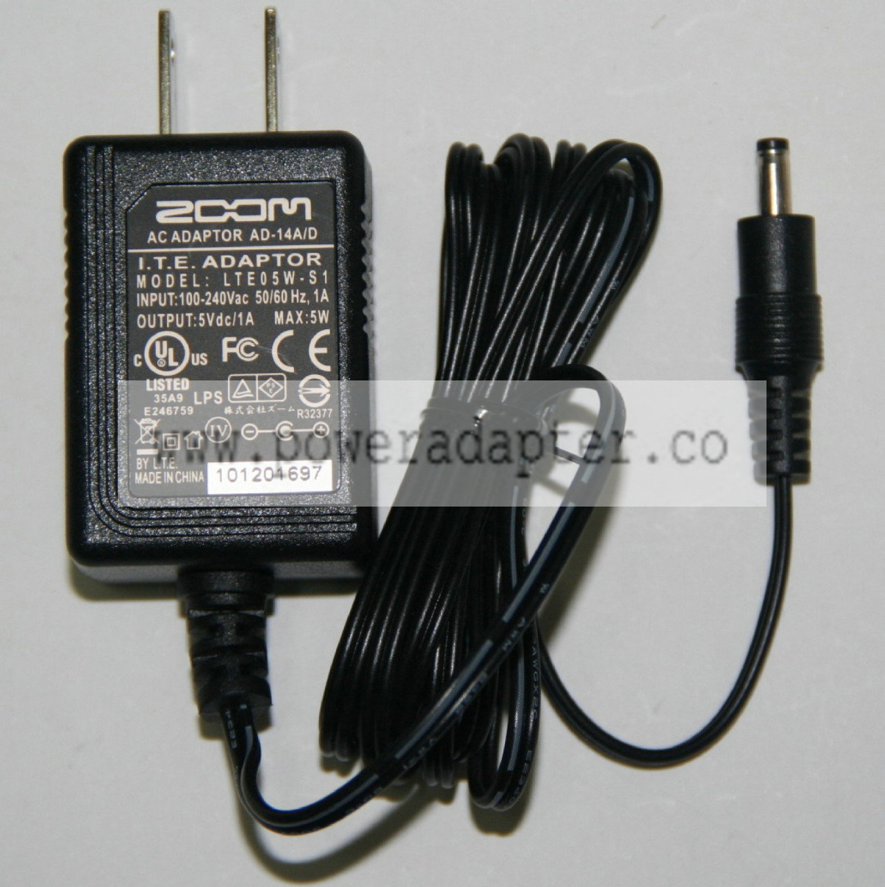 Zoom AD-114A/D 5 Volt DC power supply for H4N, G3, ZR16 Product Description Zoom AD-114A/D 5 Volt DC power supply for