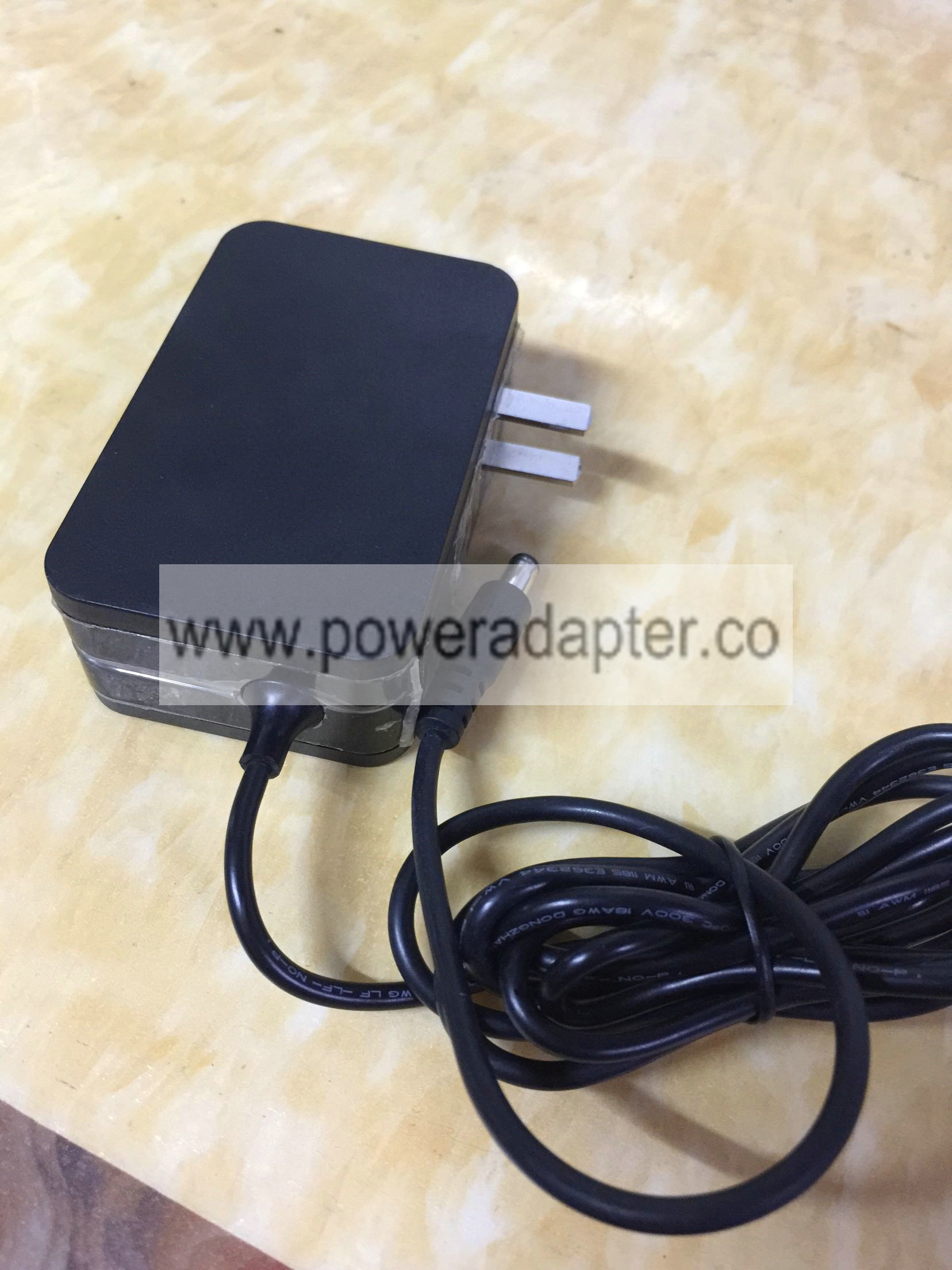 black new phicomm wifi K3C hub ac adapter 12V 3A tip 5.5*2.5 YH-AE-120A300-CH brand: PHICOMM output:12V 3A model:ʌ