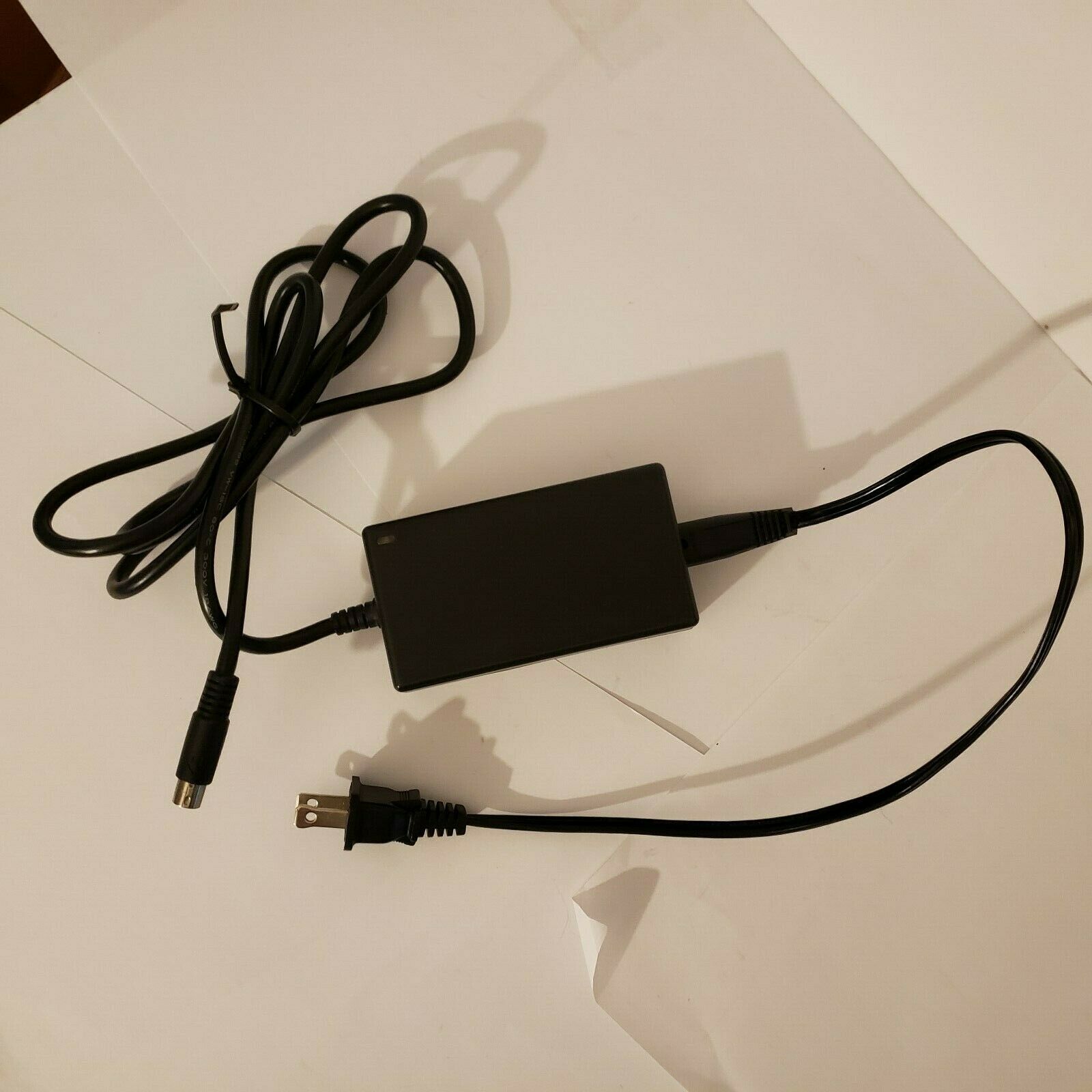 MicroSolutions SDD018-1000 MS Power Supply AC Adapter Output DC 5V/12V 1.2A/1.0A Connection Split/Duplication: 1:2 Ty