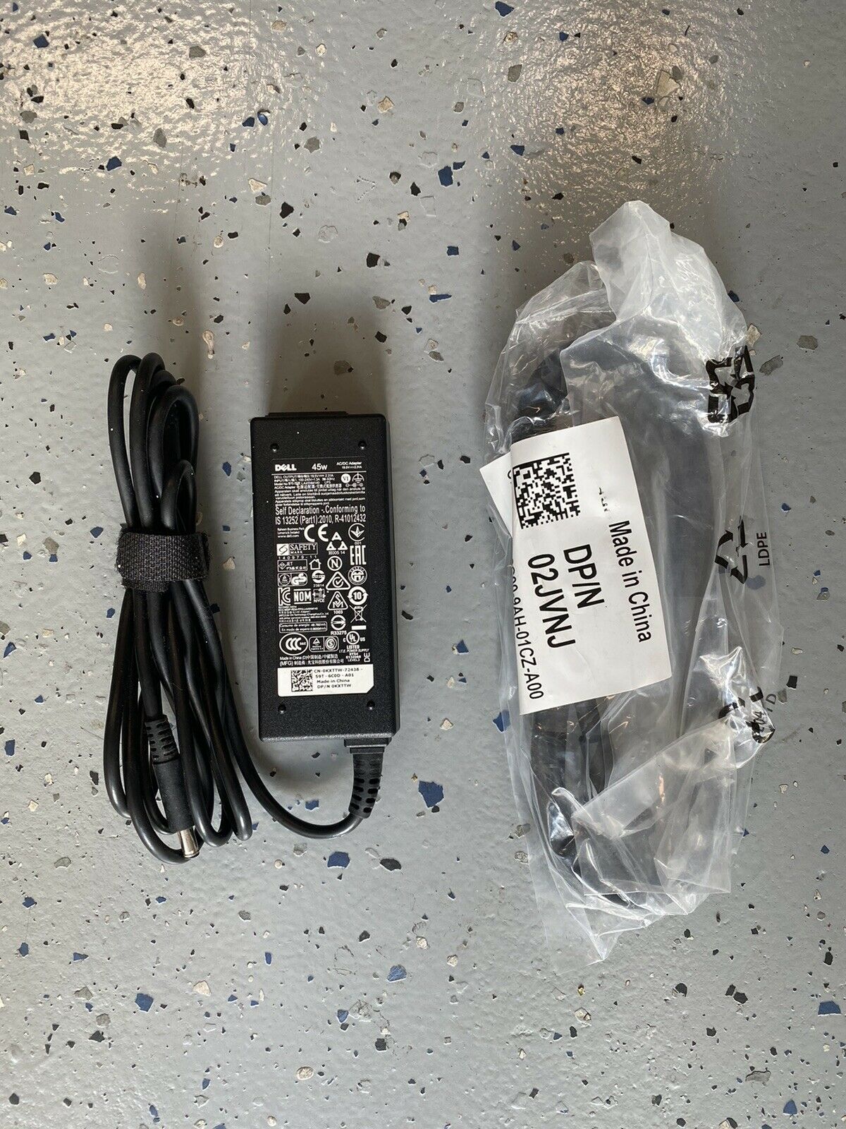 Original OEM DELL XPS 45W AC Adapter 0YTFJC 0KXTTW 00285K 070VTC DA45NW140 Compatible Brand: For Dell Connector:: 4.5m