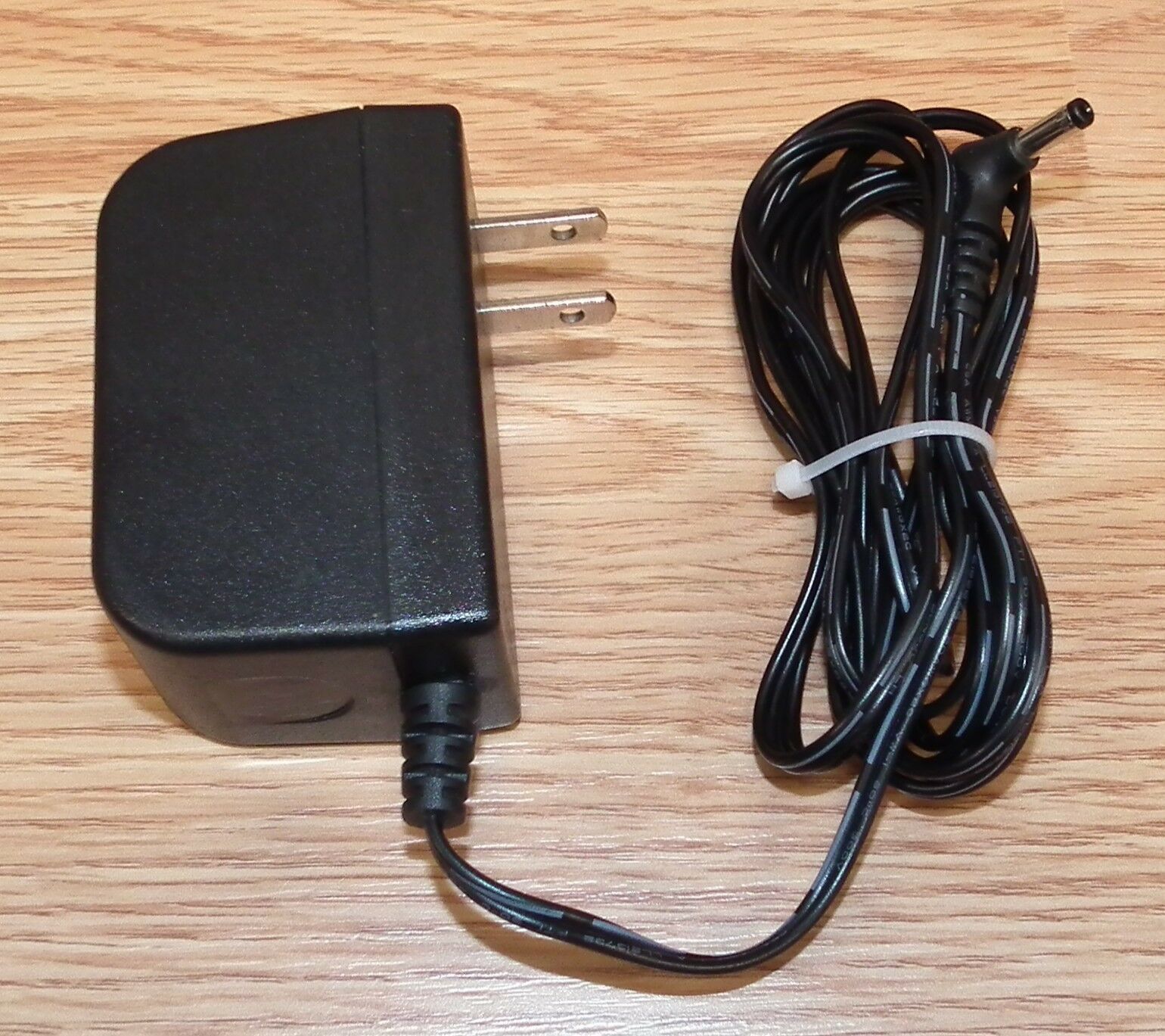Genuine DVE (DVS-090A15FUS) +9V 1.5A AC Adapter / Power Supply Only Country/Region of Manufacture: China Brand: DVE