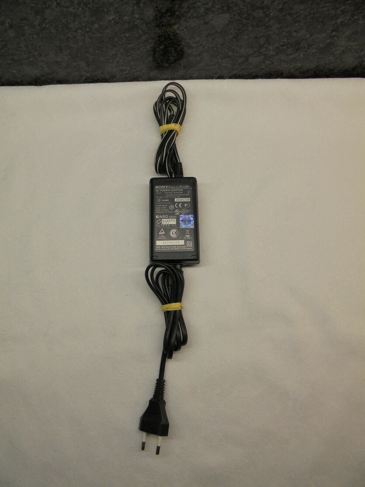 Original Sony AC L25A Handycam 8,4V 1,7A Power Supply AC Adaptor Power Supply Herstellernummer: AC L25A Markenkompati