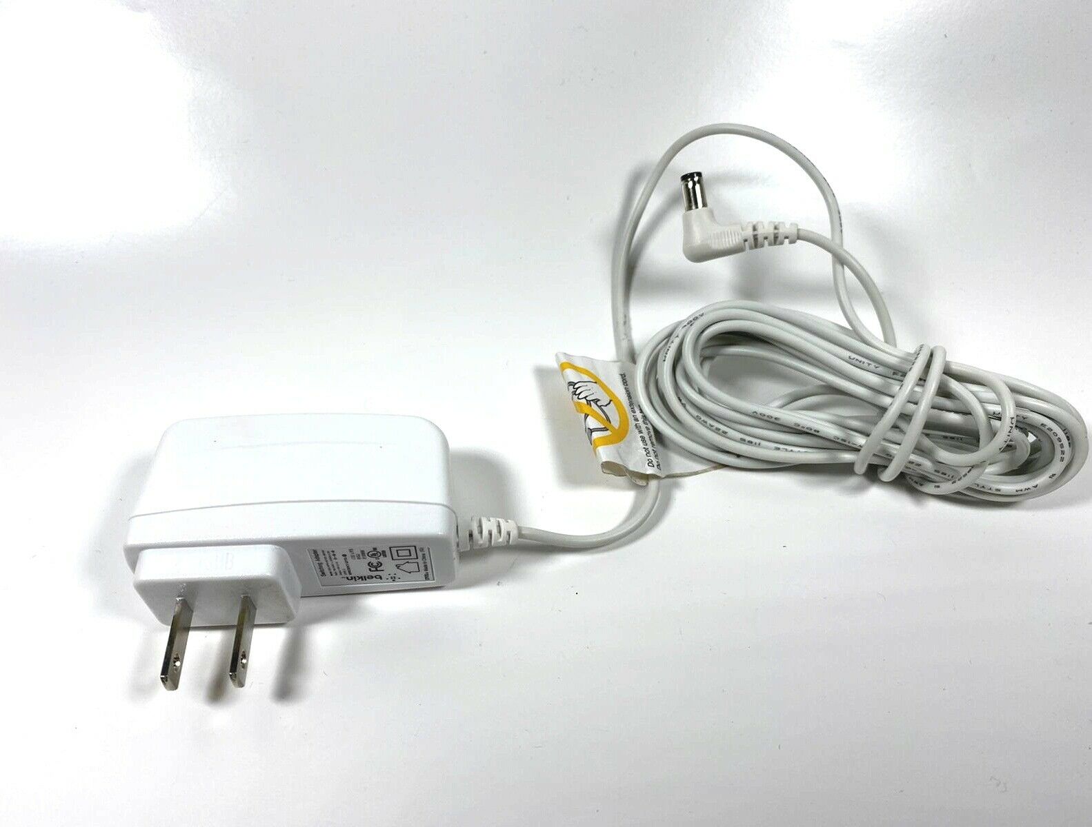 Belkin Switching Adapter Charger DSC-6PFA-05 Brand: Belkin MPN: Does Not Apply Color: White Compatible Brand: Uni - Click Image to Close