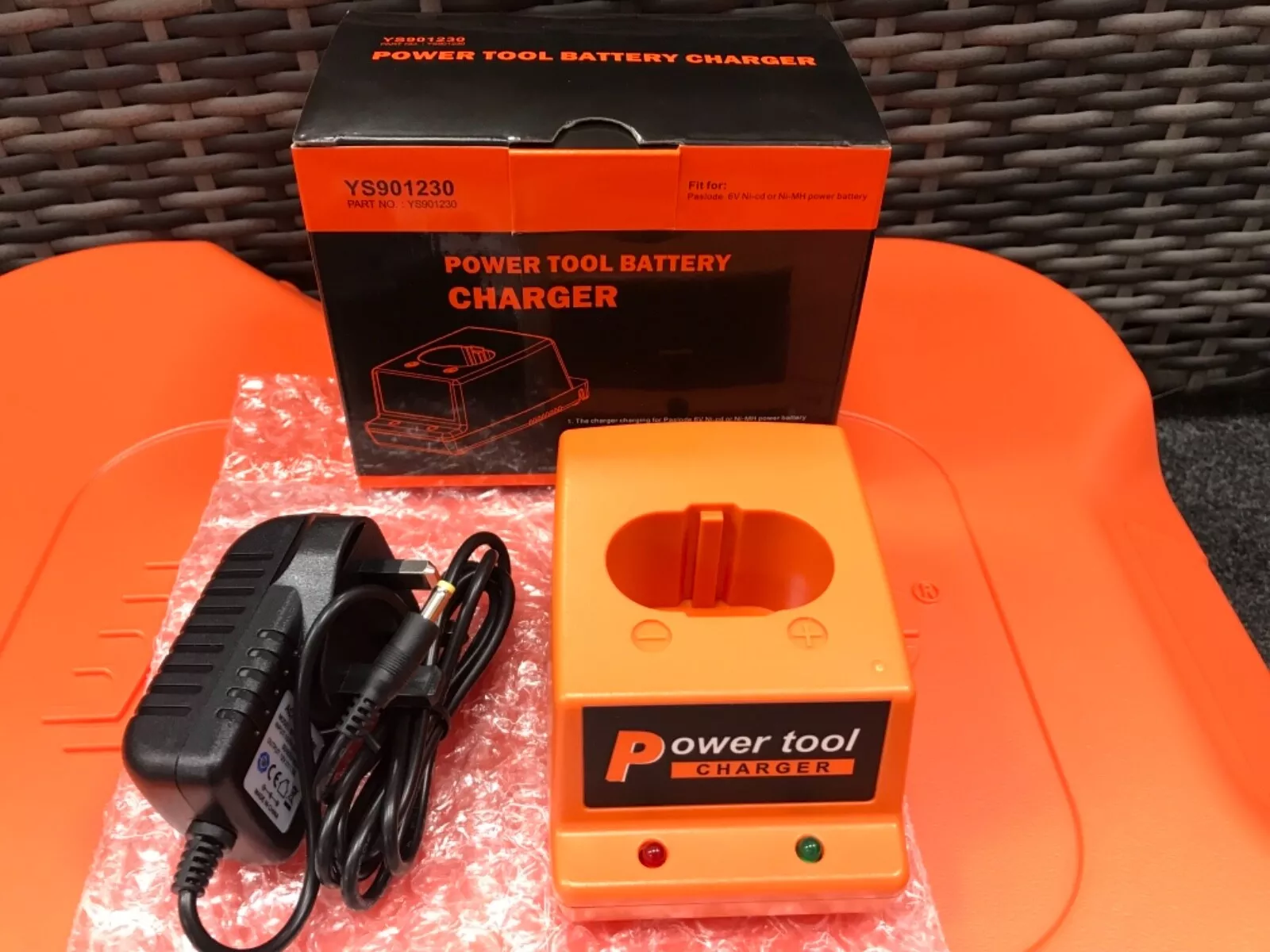 REPLACEMENT CHARGER BASE/ AC/DC ADAPTER FOR PASLODE TOOLS YOU ARE BUYING A BRAND NEW CHARGER BASE AND A REPLACEMENT AC/ - Click Image to Close