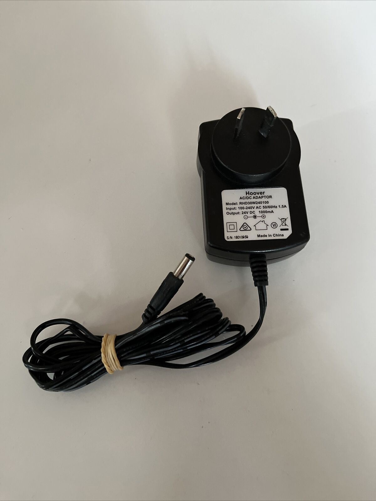 Genuine Hoover RHD30W240100 AC Adapter 24 V Power Supply Model: Hoover RHD30W240100 AC Adapter Colour: Black Compati