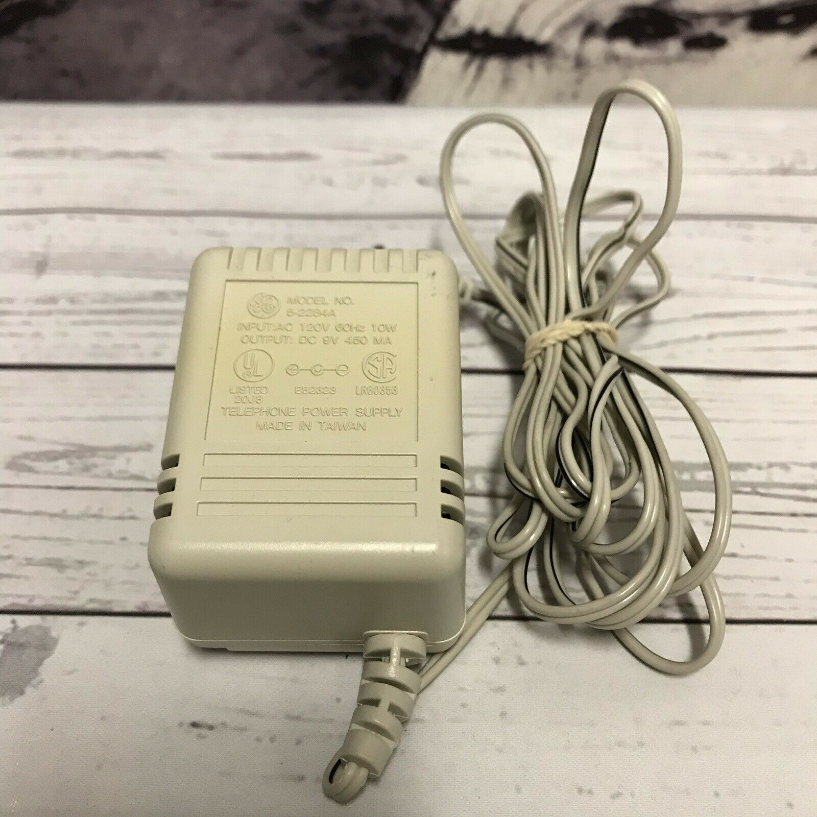 General Electric 5-2284A AC Adapter Power Supply Charger DC 9V 450mA Output Model: 5-2284A Output Voltage: 9VDC MPN